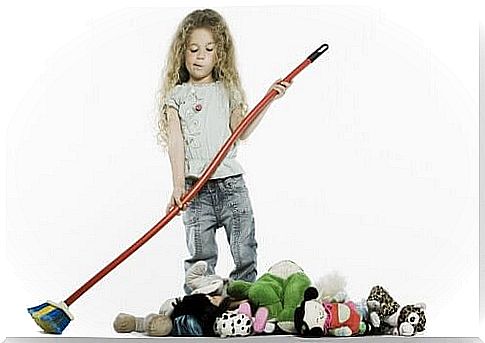 10 tips to teach children to tidy their room, including helping themselves