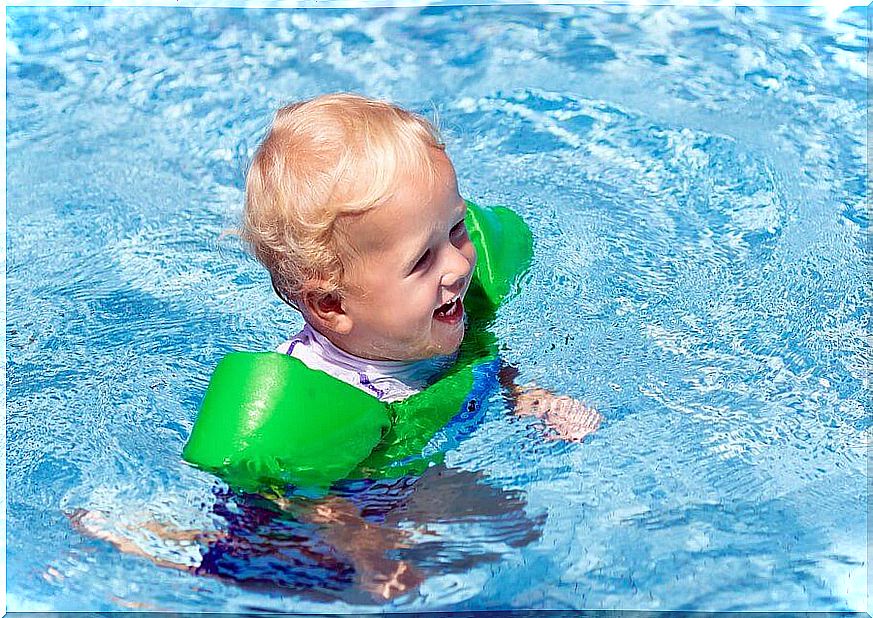 11 things for your baby when you go to the pool