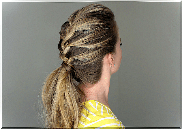 8 Easy Hairstyles For Moms With No Time