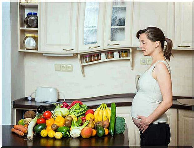 Eat green leafy vegetables during pregnancy