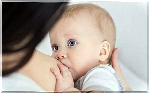 Eye contact during breastfeeding;  a magical moment