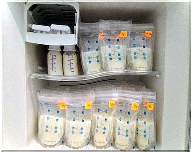 Cups and bottles with breast milk