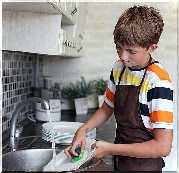 Keeping the house tidy: the dishes