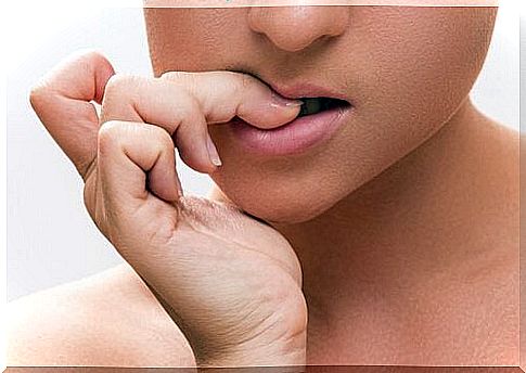 Causes of nail biting and the associated risks