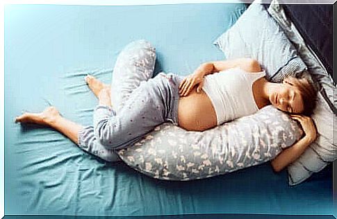 Pregnancy pillow: types and benefits