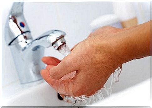 Hands under the tap