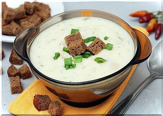 bowl of creamy chicken soup