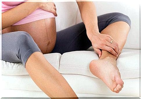 Pregnant woman with sore ankles