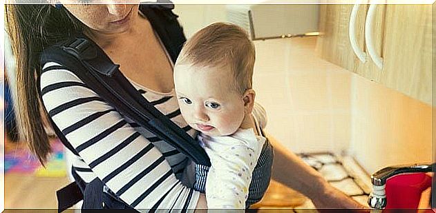 The importance of the sling for the development of your baby