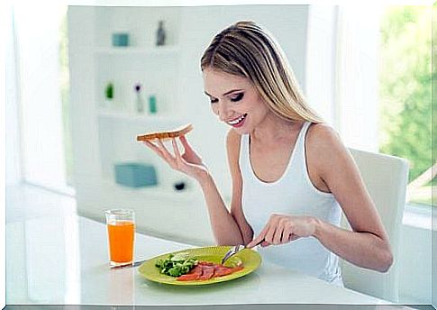 Woman eats lunch