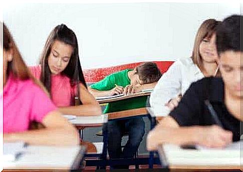 Teens who are evening people have trouble staying awake in class