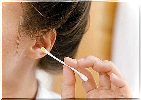 cotton swab with earwax