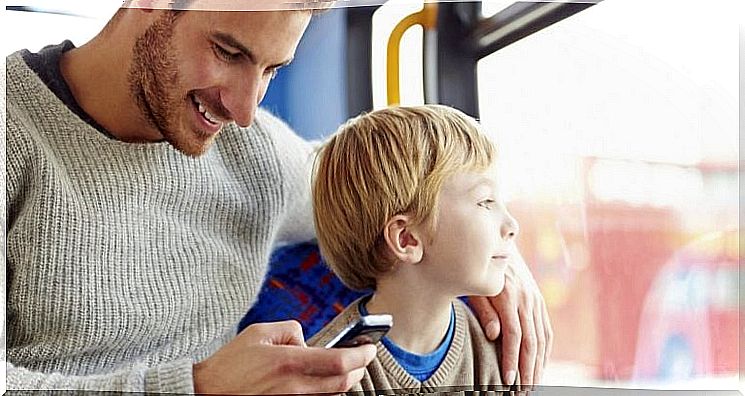 Son doesn't get attention by mobile